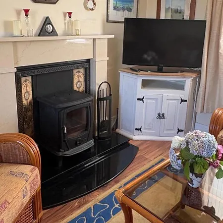 3-bed House Sleeps 6 With Garden And Parking * Типперэри