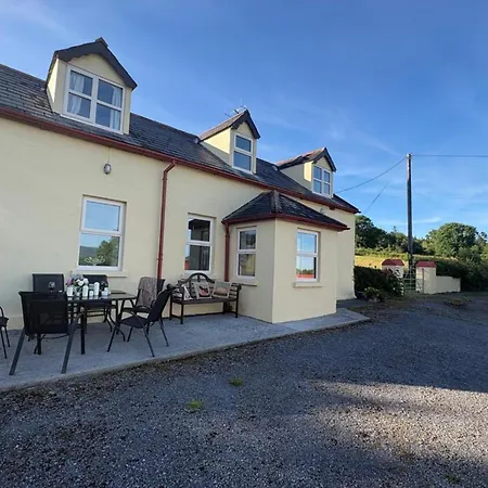 Casa vacanze 3-bed House Sleeps 6 With Garden And Parking *
