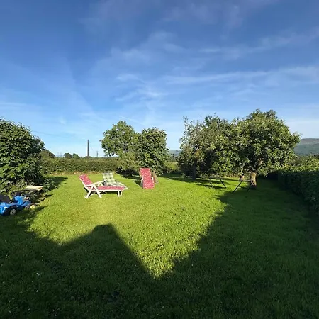 Casa vacanze 3-bed House Sleeps 6 With Garden And Parking *