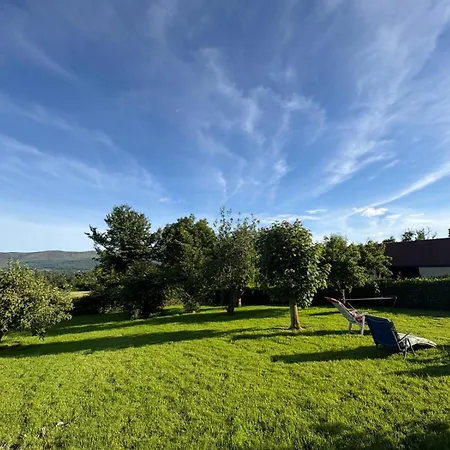 Casa vacanze 3-bed House Sleeps 6 With Garden And Parking