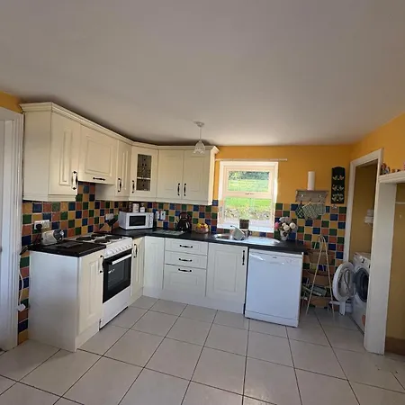 3-bed House Sleeps 6 With Garden And Parking *