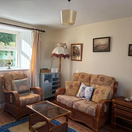 Casa vacanze 3-bed House Sleeps 6 With Garden And Parking *