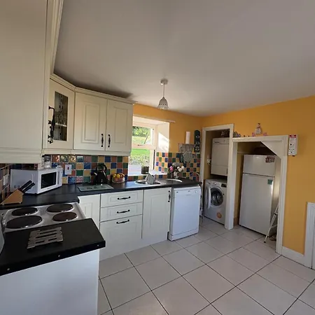 Casa vacanze 3-bed House Sleeps 6 With Garden And Parking *