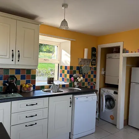 Casa vacanze 3-bed House Sleeps 6 With Garden And Parking